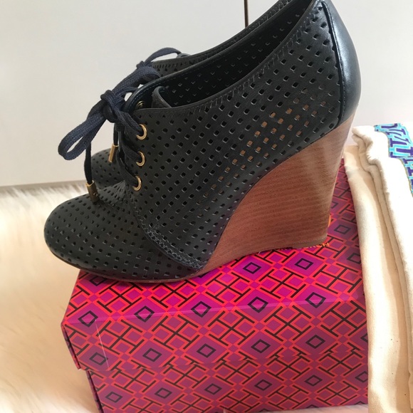 Tory Burch Booties Size 7 - Picture 3 of 9